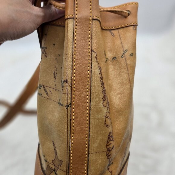 Geo Classic map print bucket bag - Picture 5 of 13